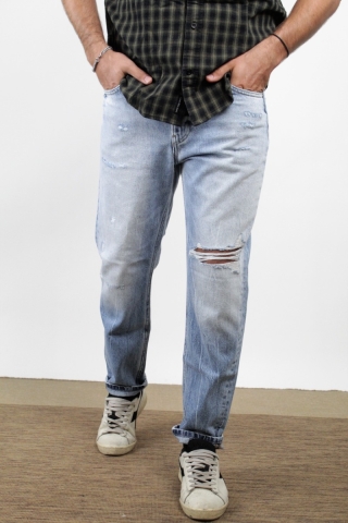 Jeans denim strappato Calvin Klein J30J322115 1AA